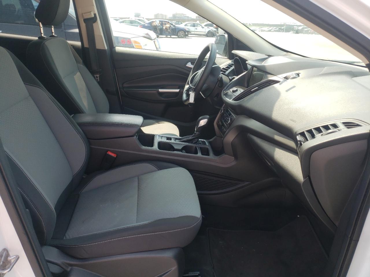 Photo 5 from auction – 2019 FORD ESCAPE SE with VIN 1FMCU9GD5KUA45912