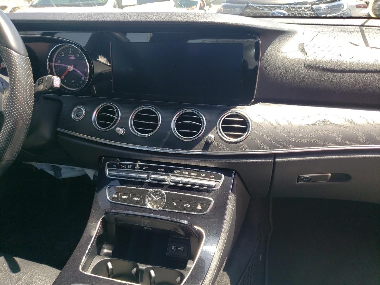 Photo 9 from auction – 2017 MERCEDES-BENZ E 300 with VIN WDDZF4JB4HA070111
