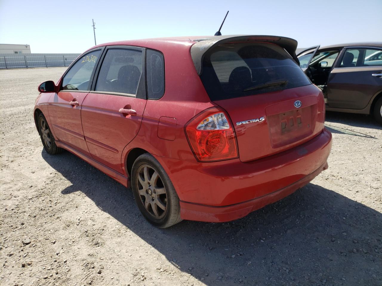 Photo 3 from auction – 2005 KIA SPECTRA5 with VIN KNAFE162855075515