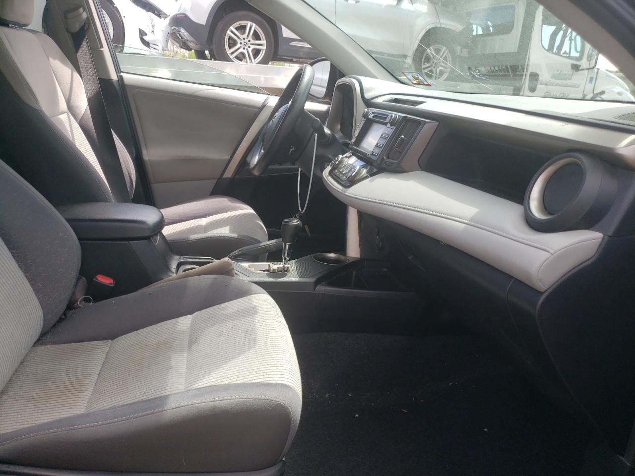 Photo 5 from auction – 2013 TOYOTA RAV4 XLE with VIN 2T3RFREV9DW112960