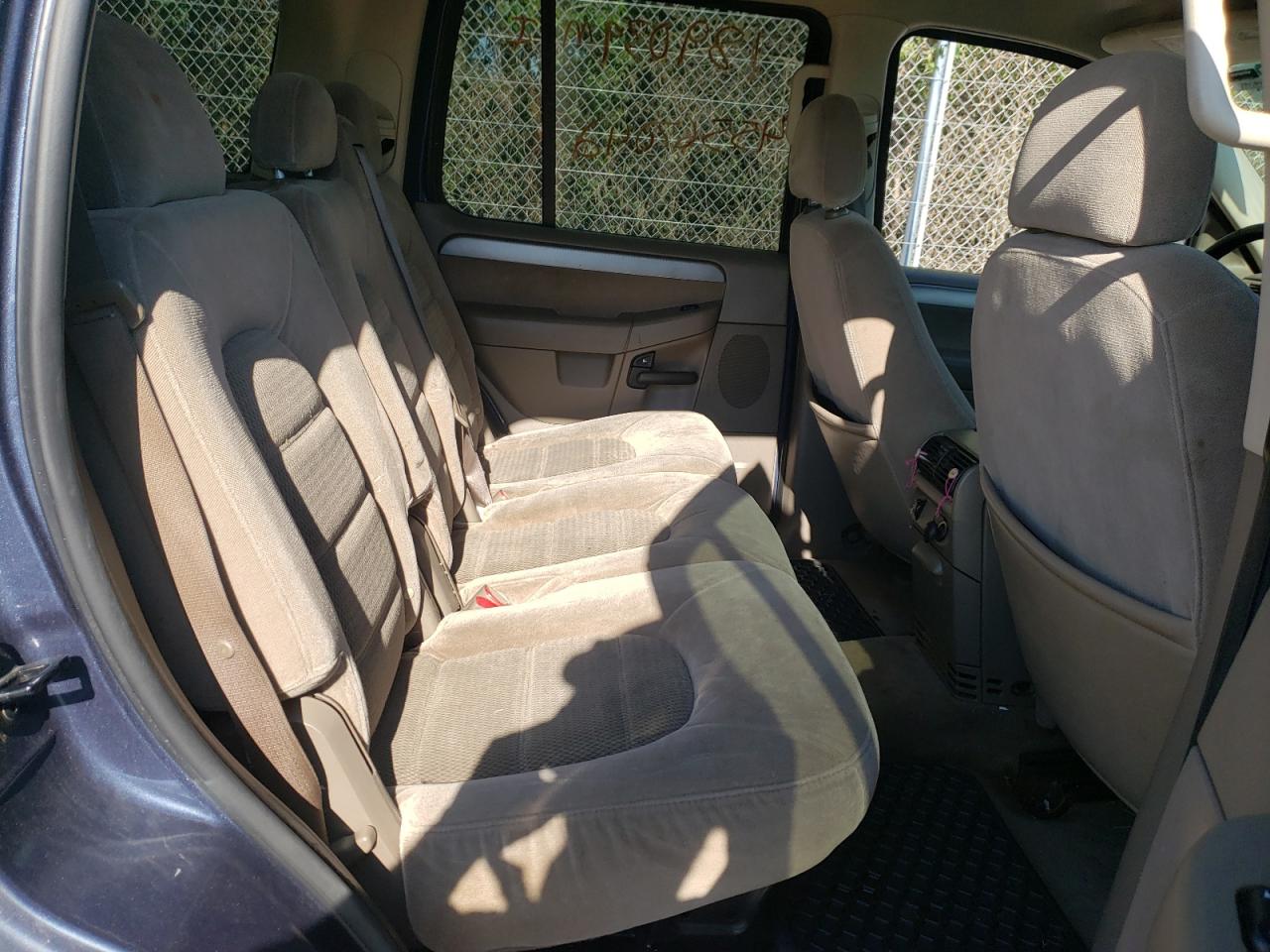 Photo 6 from auction – 2004 FORD EXPLORER X with VIN 1FMZU73K94UB29236