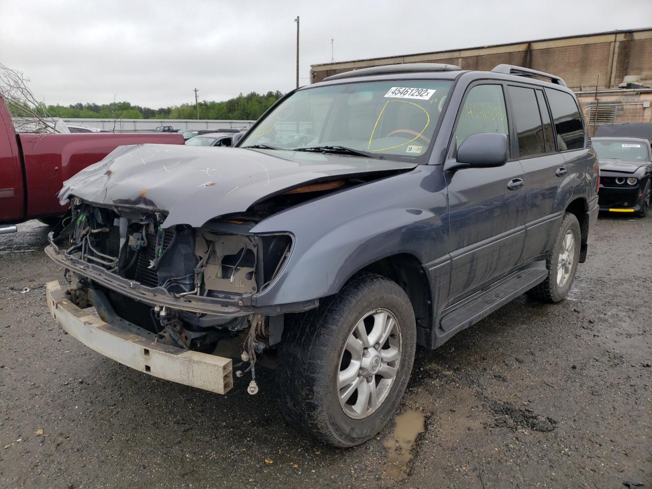 Photo 2 from auction – 2004 LEXUS LX 470 with VIN JTJHT00WX43536647