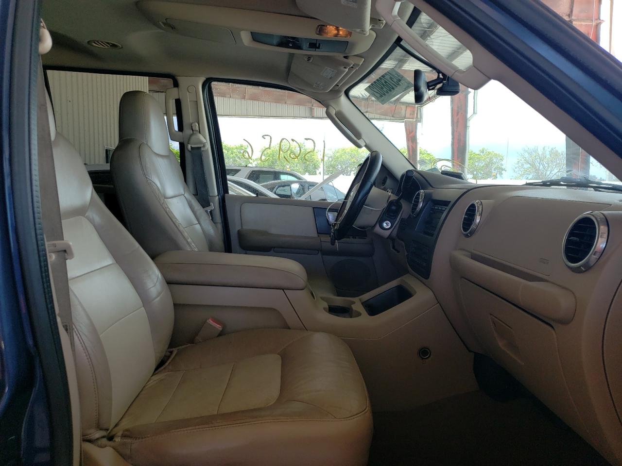 Photo 5 from auction – 2003 FORD EXPEDITION with VIN 1FMRU17WX3LC45690