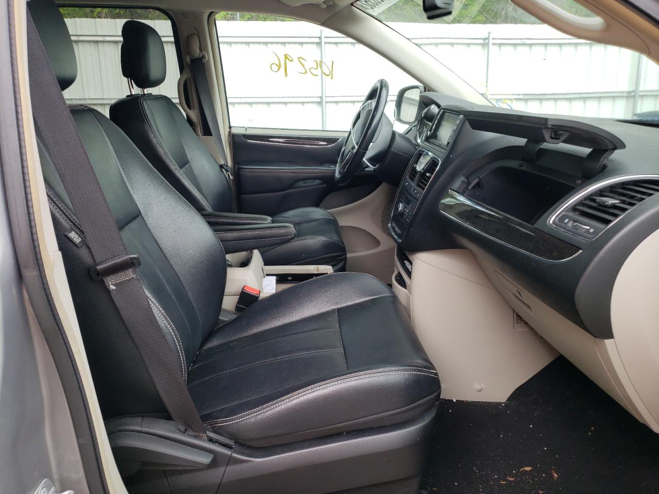 Photo 5 from auction – 2014 CHRYSLER TOWN & COU with VIN 2C4RC1BG1ER277283
