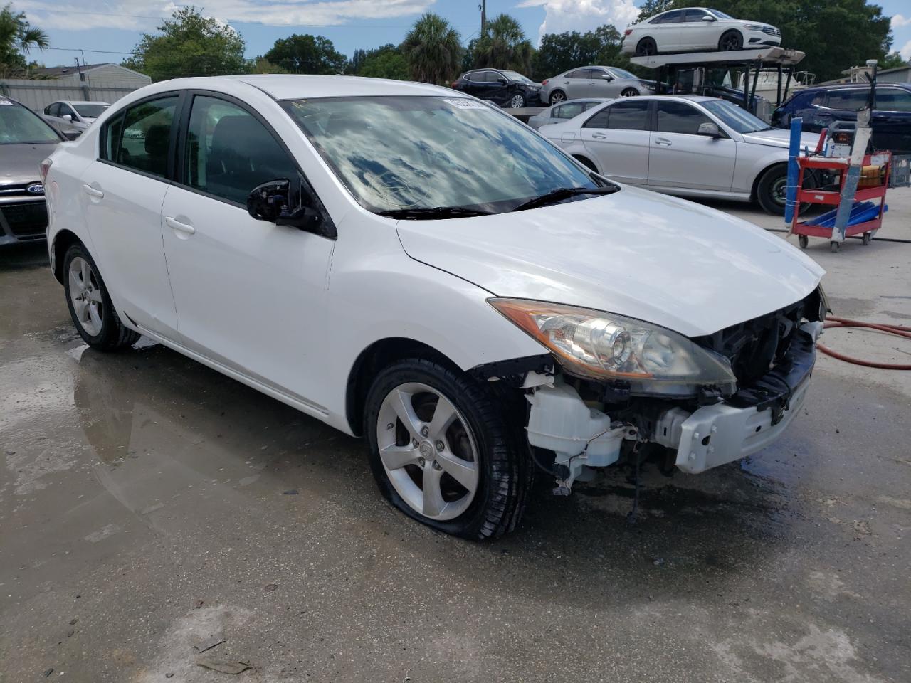 MAZDA 3 I 2011 with VIN JM1BL1UG3B1372121 - Photo from auction