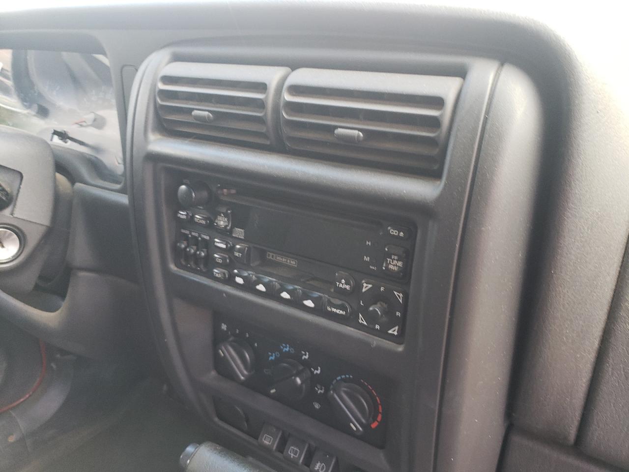 Photo 9 from auction – 2000 JEEP CHEROKEE S with VIN 1J4FF48S1YL230821