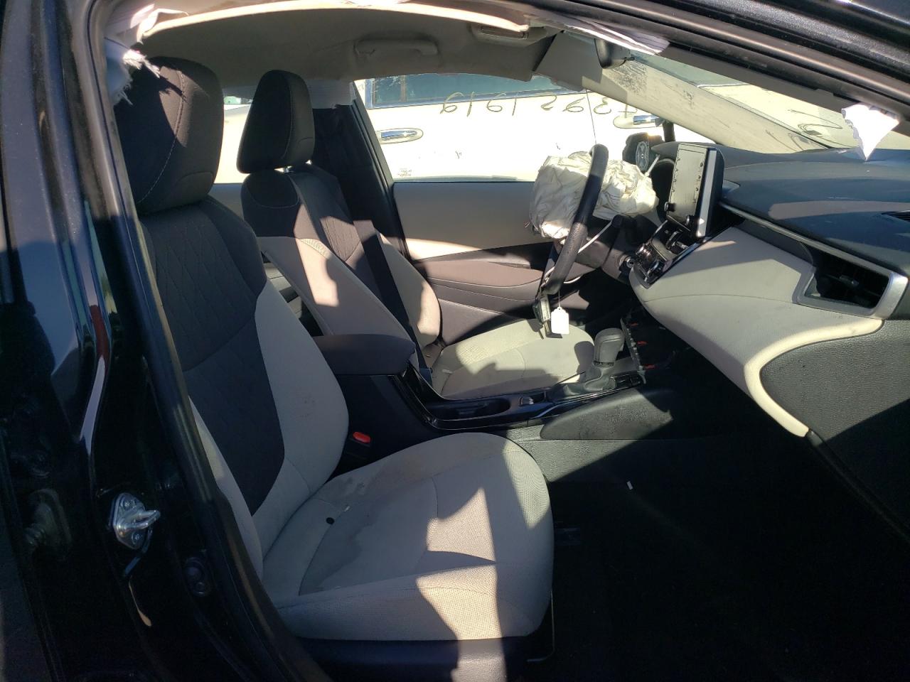 Photo 5 from auction – 2021 TOYOTA COROLLA LE with VIN 5YFEPMAE1MP183794