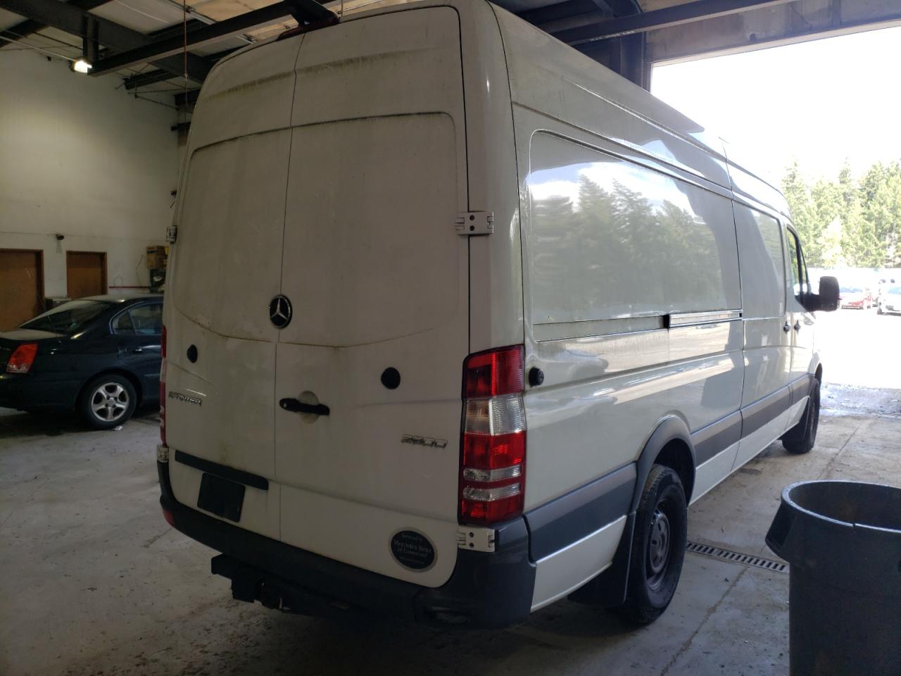 Photo 4 from auction – 2017 MERCEDES-BENZ SPRINTER 2 with VIN WD3PE8CD2HP511140