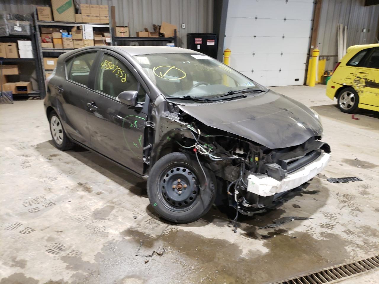 TOYOTA PRIUS C 2014 with VIN JTDKDTB31E1574758 - Photo from auction