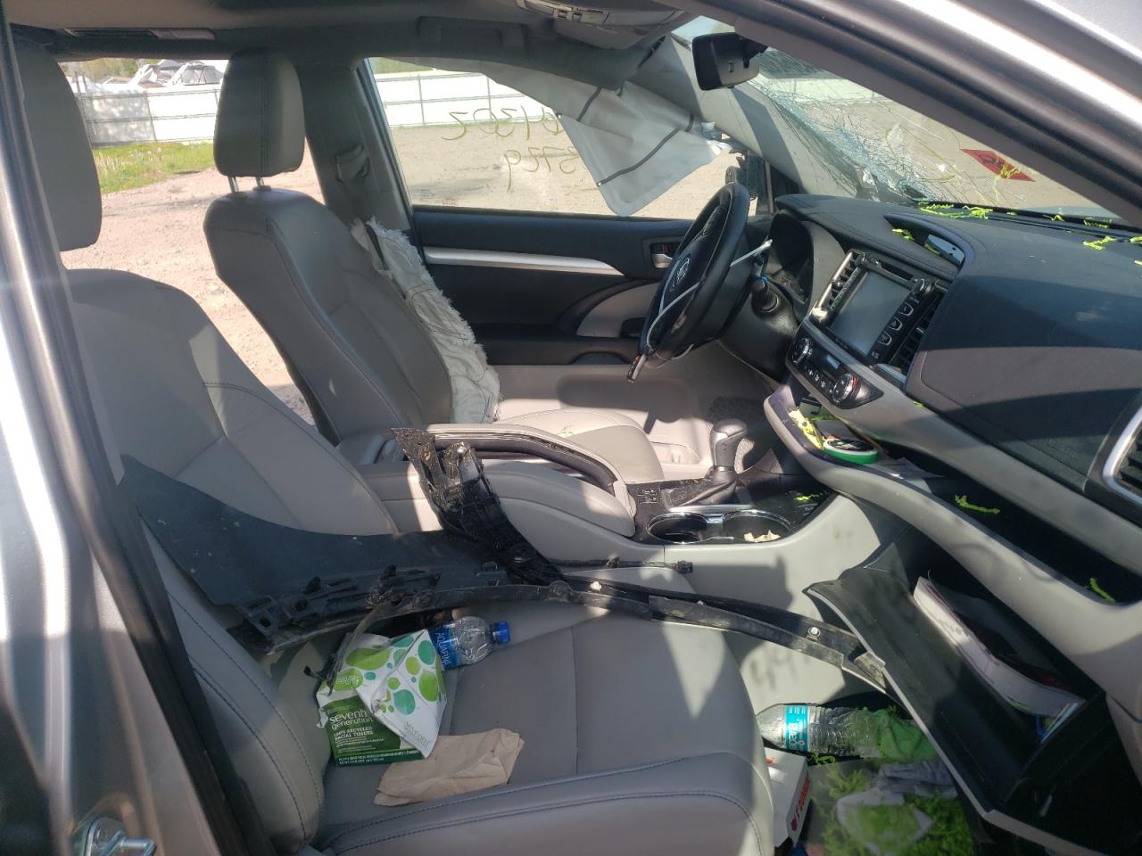 Photo 5 from auction – 2019 TOYOTA HIGHLANDER with VIN 5TDJZRFH7KS611879