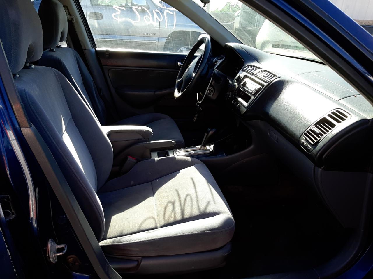 Photo 5 from auction – 2003 HONDA CIVIC LX with VIN 2HGES16513H570227