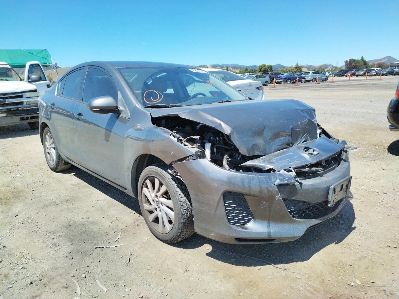 MAZDA 3 I 2013 with VIN JM1BL1VP8D1734820 - Photo from auction