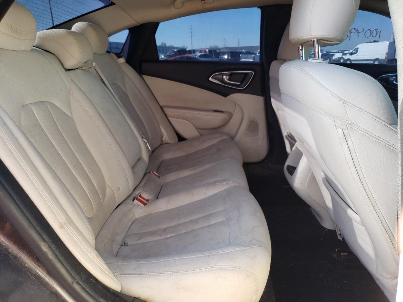 Photo 6 from auction – 2016 CHRYSLER 200 LIMITE with VIN 1C3CCCAB4GN128054