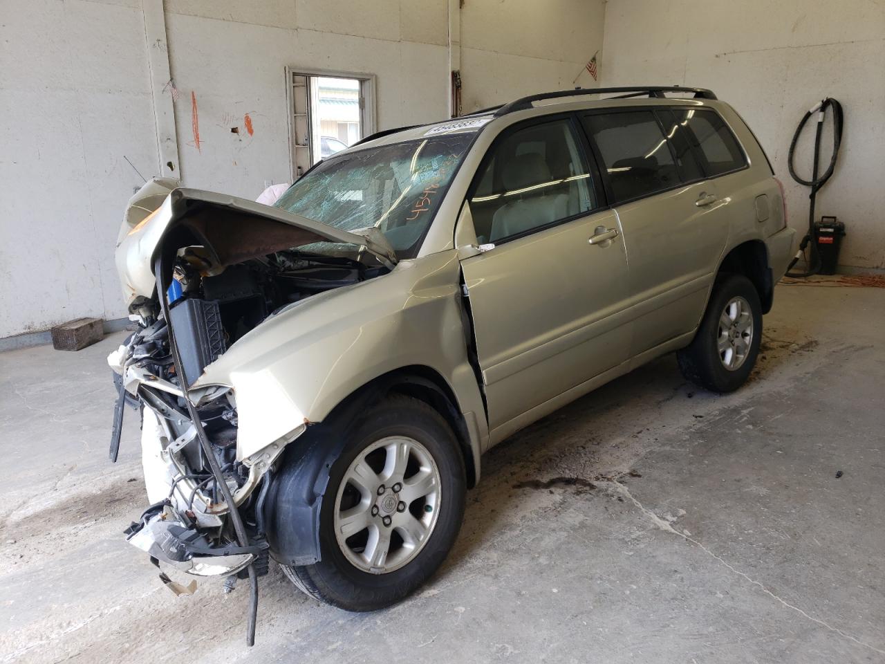 Photo 2 from auction – 2003 TOYOTA HIGHLANDER with VIN JTEGF21A130095006