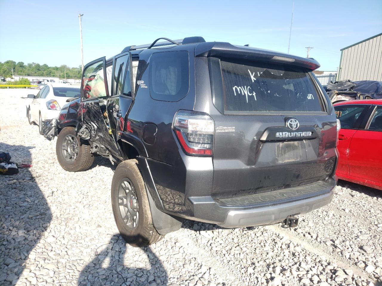 Photo 3 from auction – 2018 TOYOTA 4RUNNER SR with VIN JTEBU5JR8J5577981