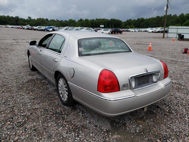 Photo 3 from auction – 2003 LINCOLN TOWN CAR E with VIN 1LNHM81W23Y618950