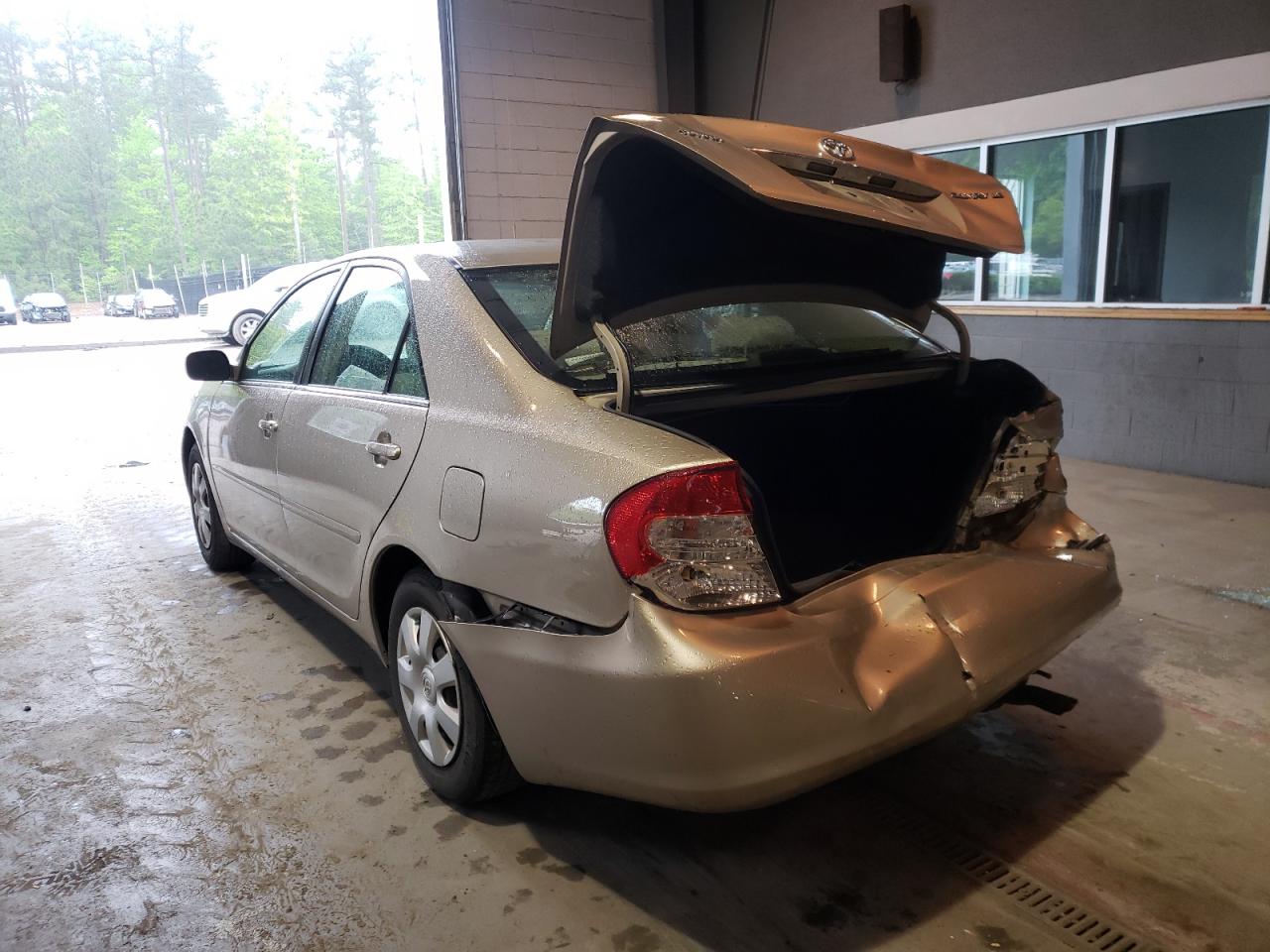 Photo 3 from auction – 2004 TOYOTA CAMRY with VIN 4T1BE32K84U932435
