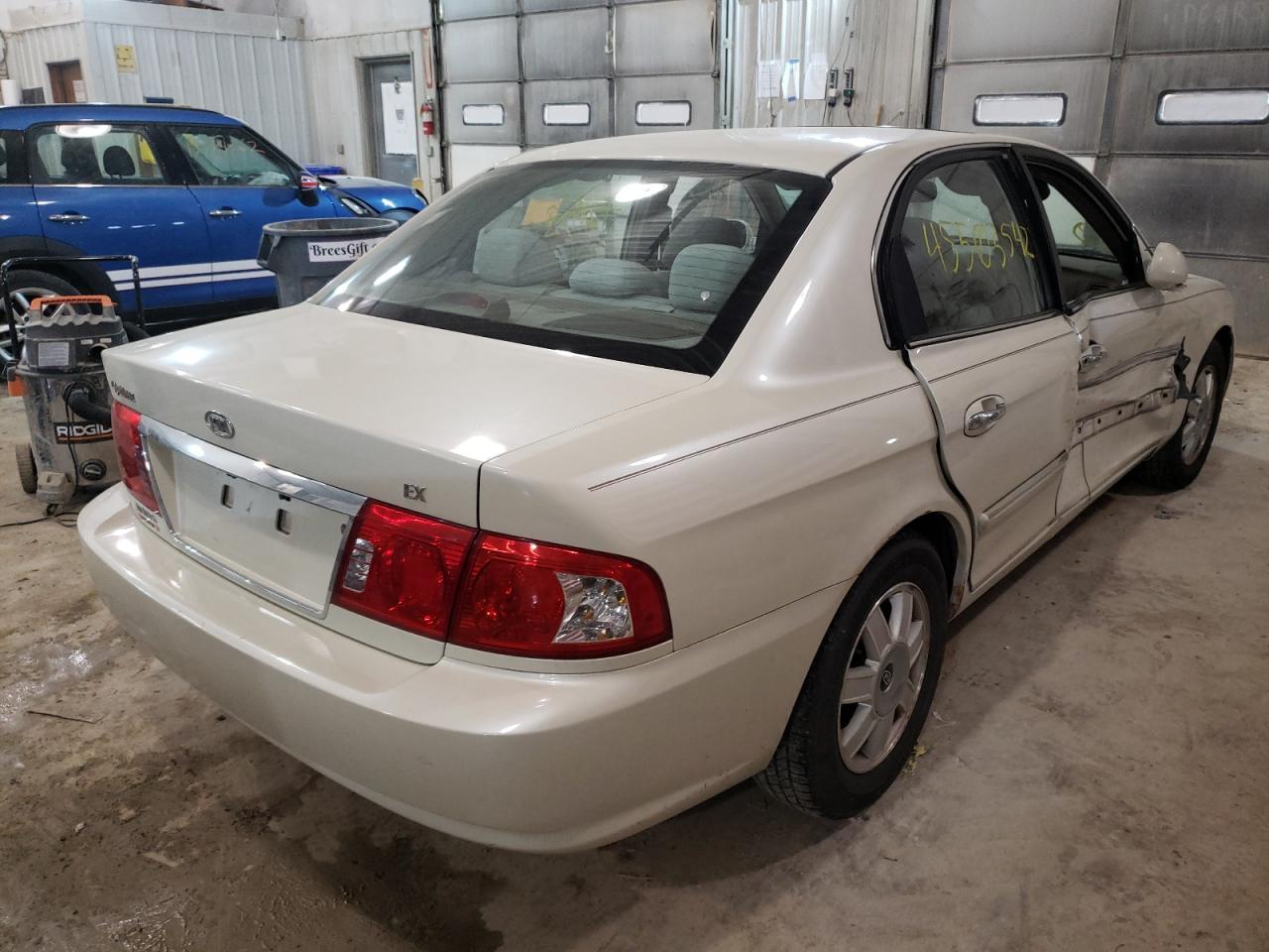 Photo 4 from auction – 2005 KIA OPTIMA LX with VIN KNAGD126355411913