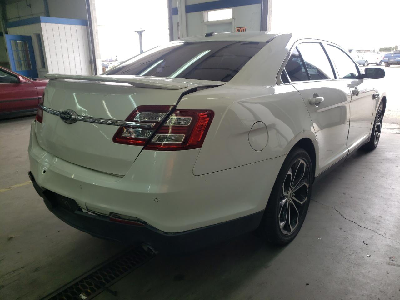 Photo 4 from auction – 2013 FORD TAURUS SHO with VIN 1FAHP2KT2DG131841