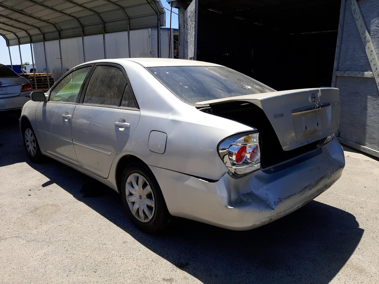 Photo 3 from auction – 2005 TOYOTA CAMRY LE with VIN 4T1BE30K75U407967