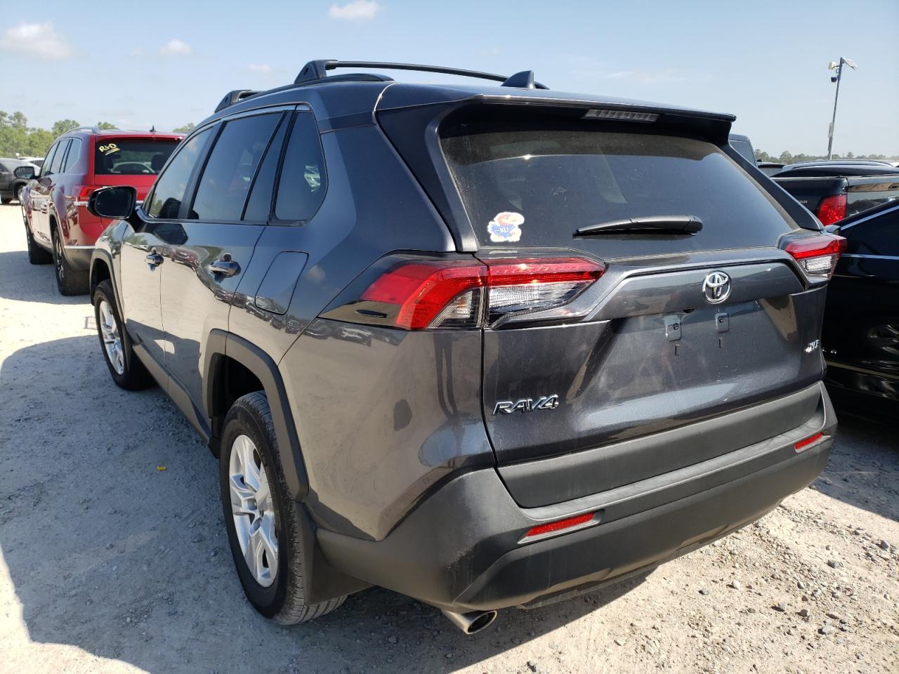 Photo 3 from auction – 2021 TOYOTA RAV4 XLE with VIN 2T3W1RFV9MC113799