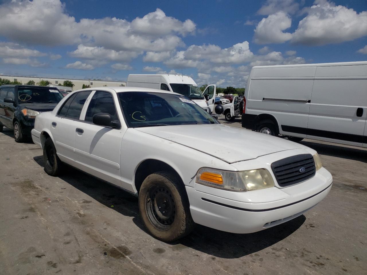 FORD CROWN VICT 2000 with VIN 2FAFP71W4YX212789 - Photo from auction