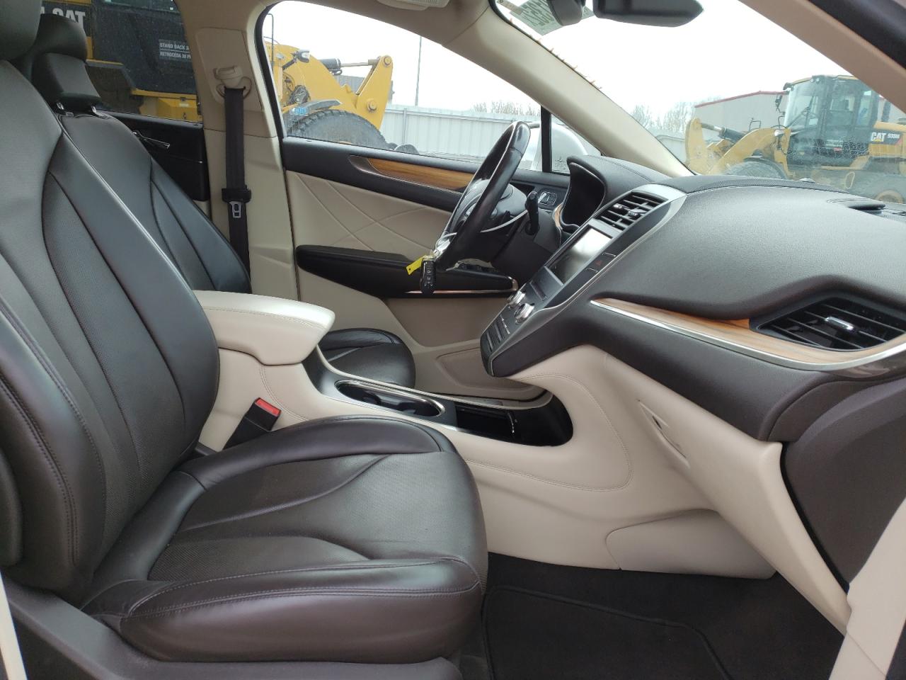 Photo 5 from auction – 2015 LINCOLN MKC with VIN 5LMCJ2A97FUJ02683