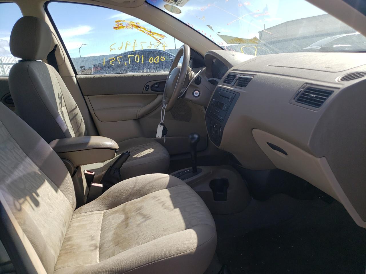 Photo 5 from auction – 2005 FORD FOCUS ZX4 with VIN 1FAFP34N45W204906