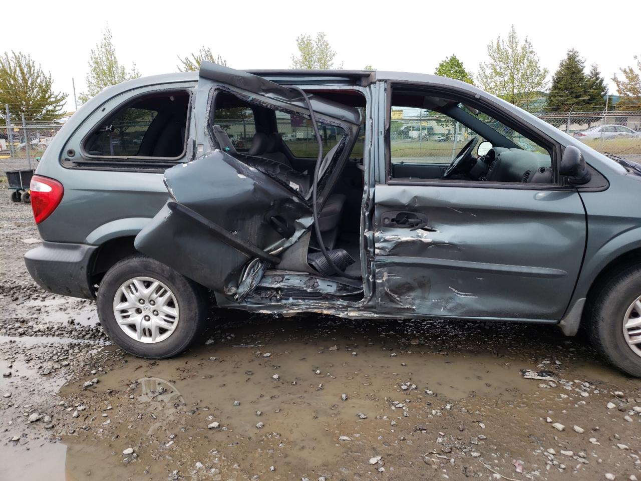 Photo 9 from auction – 2004 DODGE CARAVAN SE with VIN 1D4GP25B34B543680