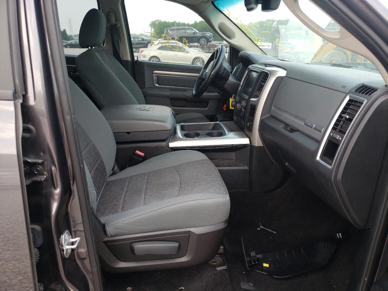 Photo 5 from auction – 2016 RAM 1500 SLT with VIN 1C6RR6TT1GS189530