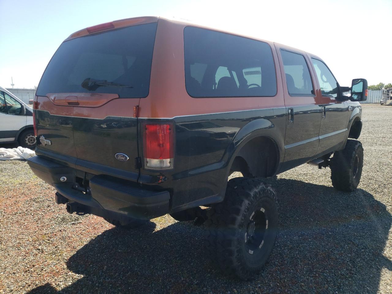 Photo 4 from auction – 2000 FORD EXCURSION with VIN 1FMNU42L9YEA00064