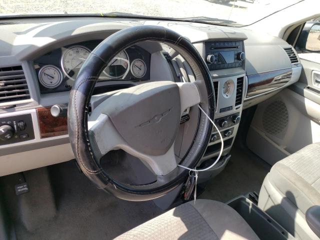 Photo 9 from auction – 2010 CHRYSLER TOWN & COU with VIN 2A4RR5D16AR179711