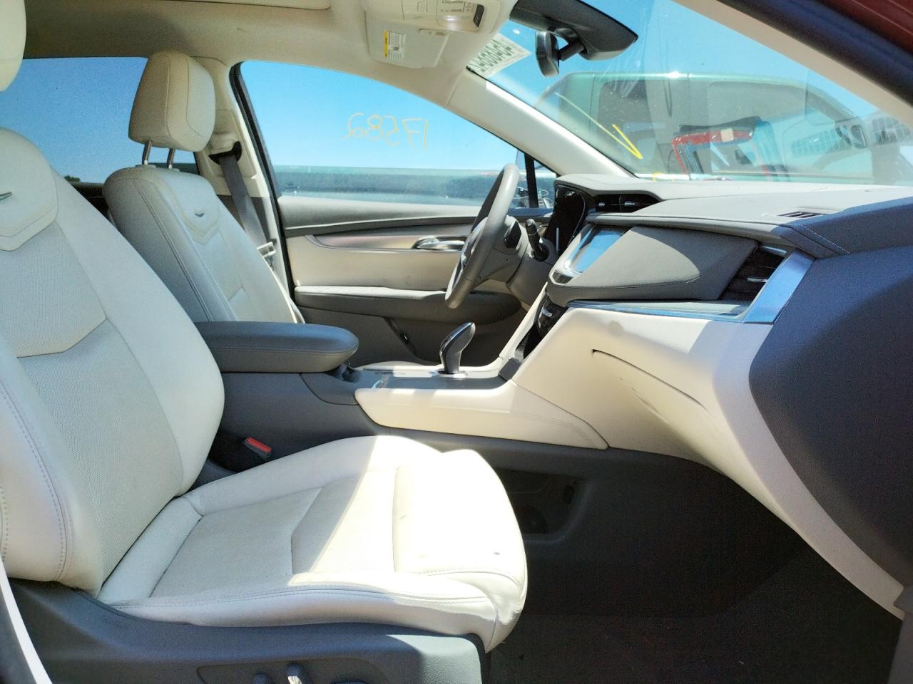 Photo 5 from auction – 2018 CADILLAC XT5 PREMIU with VIN 1GYKNFRS4JZ170449