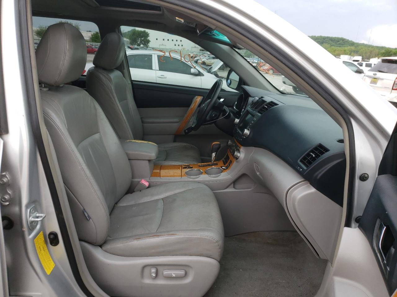 Photo 5 from auction – 2008 TOYOTA HIGHLANDER with VIN JTEEW44A182005864