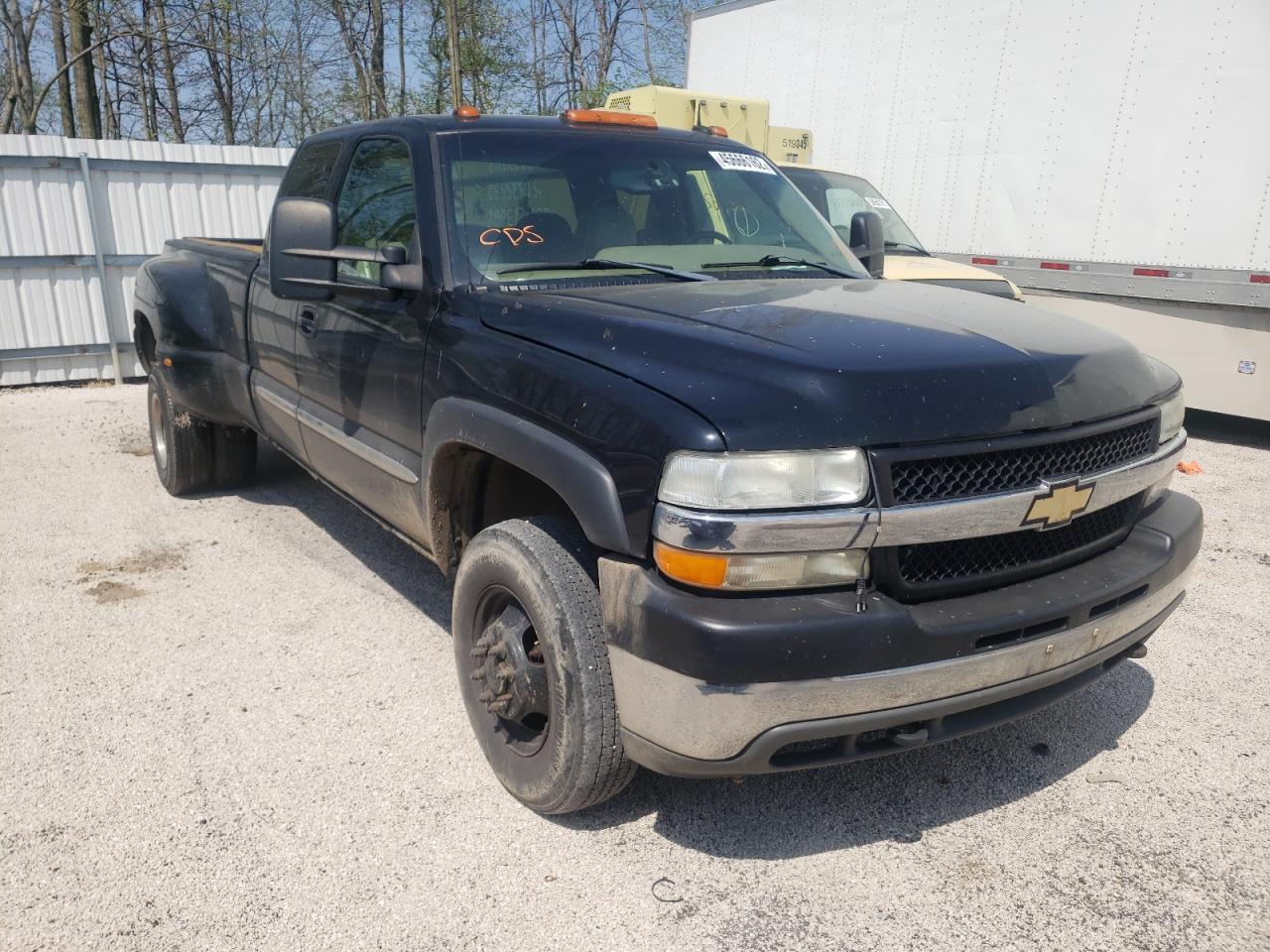 CHEVROLET SILVERADO 2002 with VIN 1GCJK39112E252406 - Photo from auction