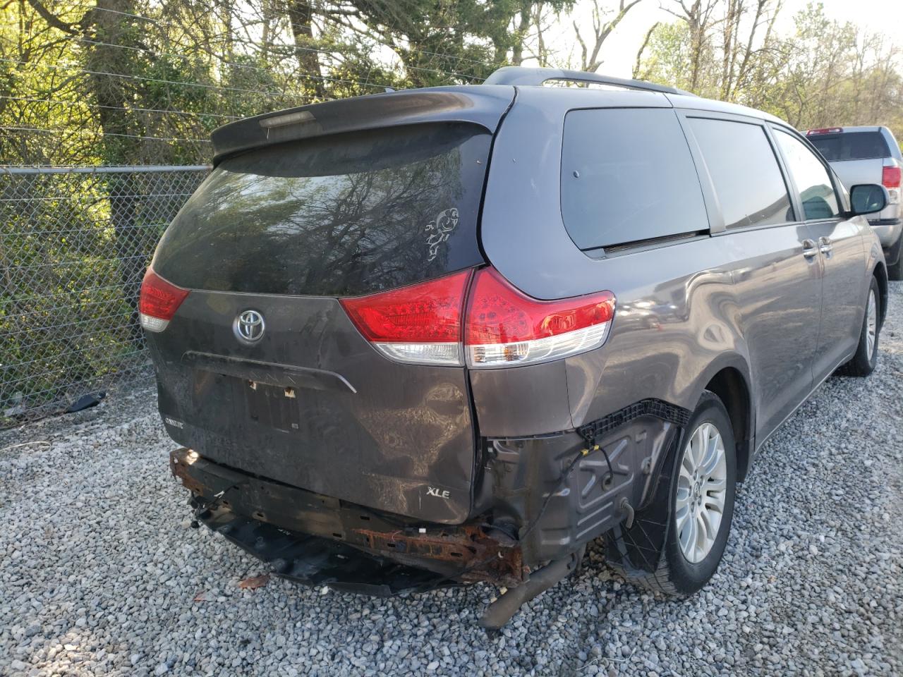 Photo 9 from auction – 2011 TOYOTA SIENNA XLE with VIN 5TDYK3DC9BS094608