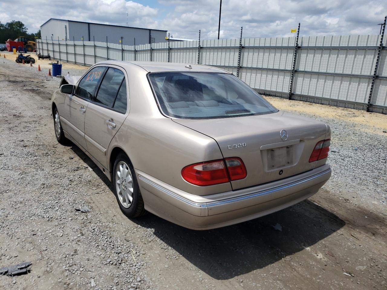 Photo 3 from auction – 2000 MERCEDES-BENZ E 320 with VIN WDBJF65J8YB091153