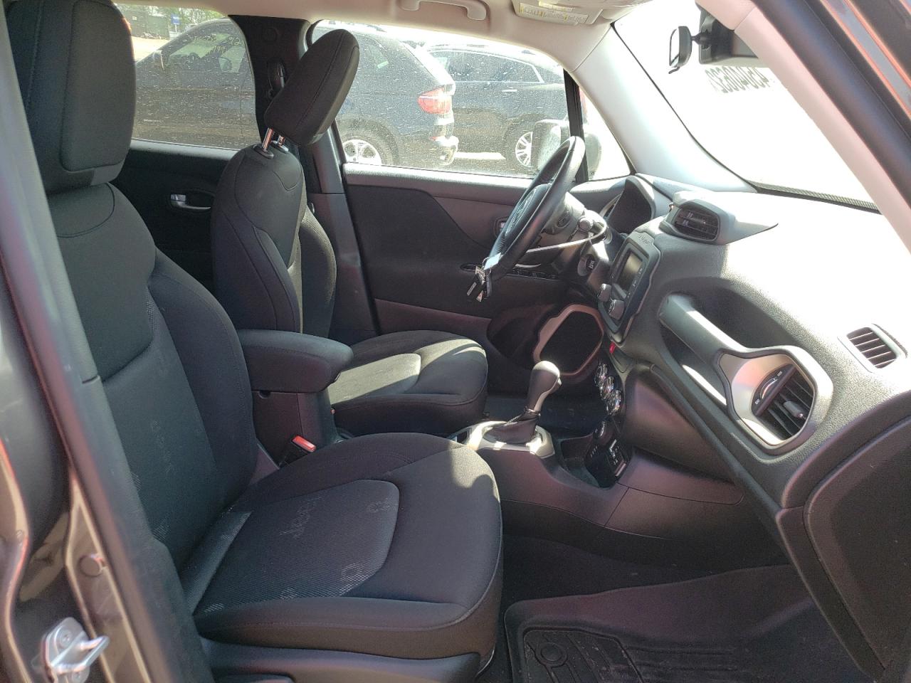 Photo 5 from auction – 2016 JEEP RENEGADE L with VIN ZACCJBBT7GPD93299