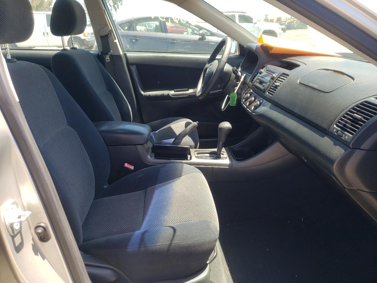 Photo 5 from auction – 2003 TOYOTA CAMRY LE with VIN 4T1BF32K03U560455
