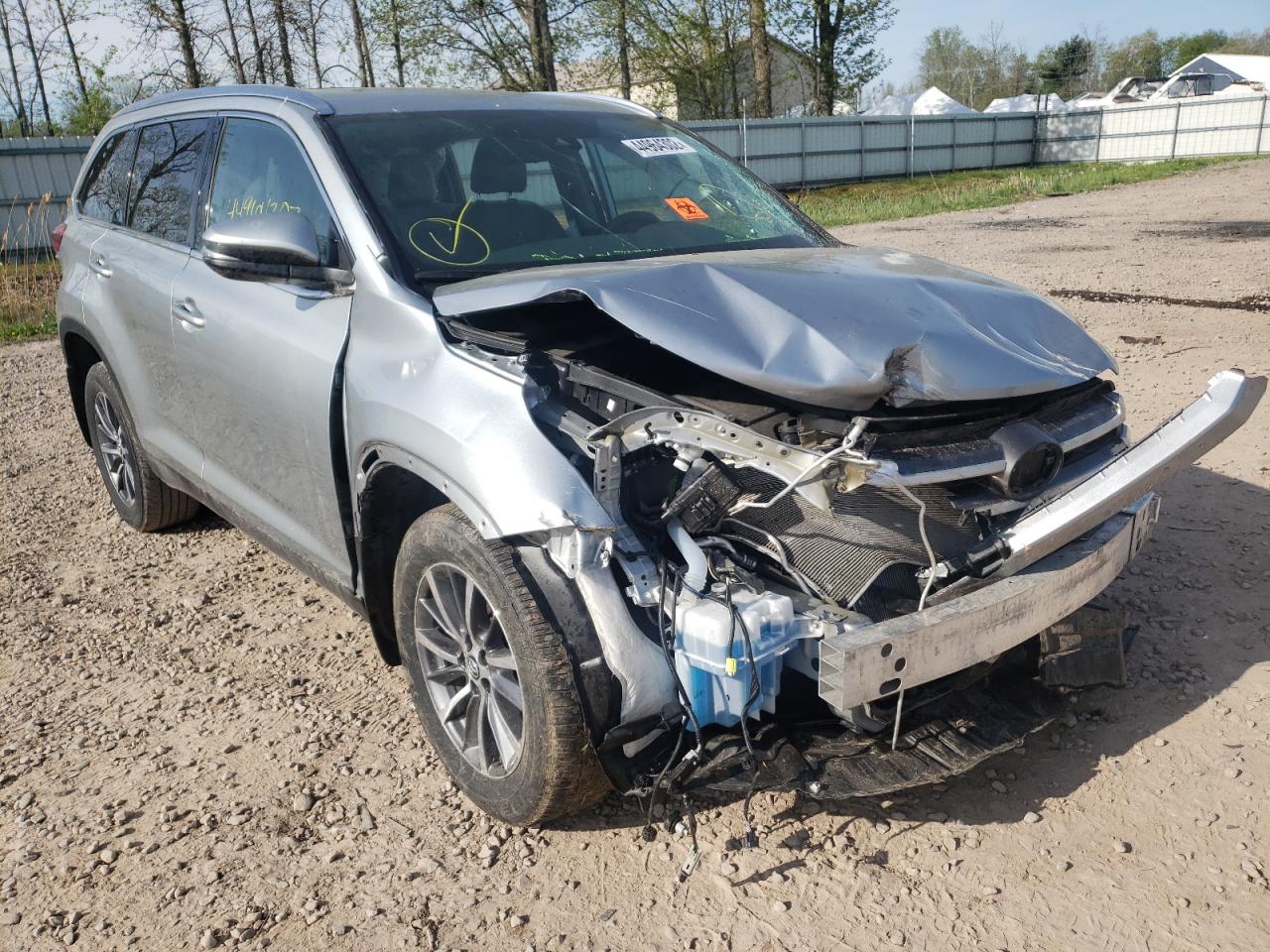 TOYOTA HIGHLANDER 2019 with VIN 5TDJZRFH7KS611879 - Photo from auction