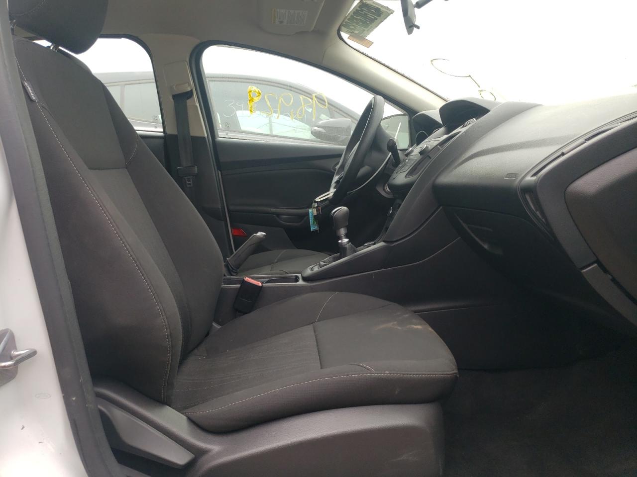 Photo 5 from auction – 2017 FORD FOCUS SE with VIN 1FADP3FE4HL206987