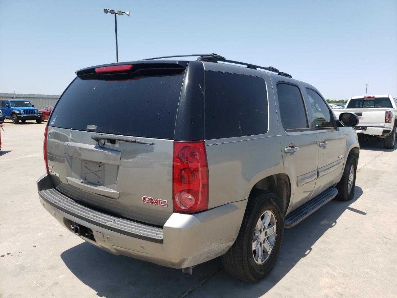 Photo 4 from auction – 2007 GMC YUKON with VIN 1GKFC13097R271605
