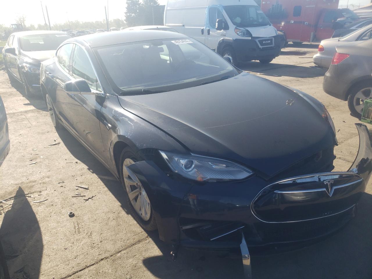 TESLA MODEL S 2013 with VIN 5YJSA1CN9DFP03462 - Photo from auction