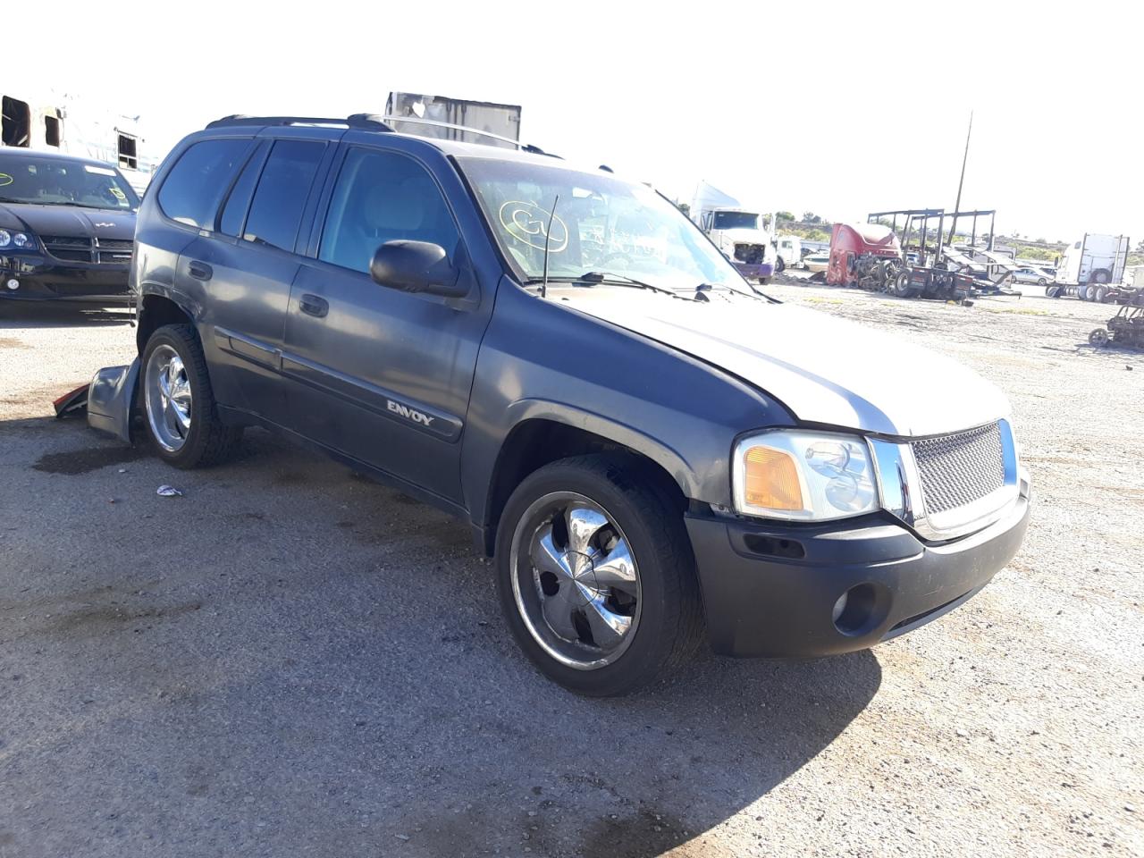 GMC ENVOY 2005 with VIN 1GKDT13S852114520 - Photo from auction