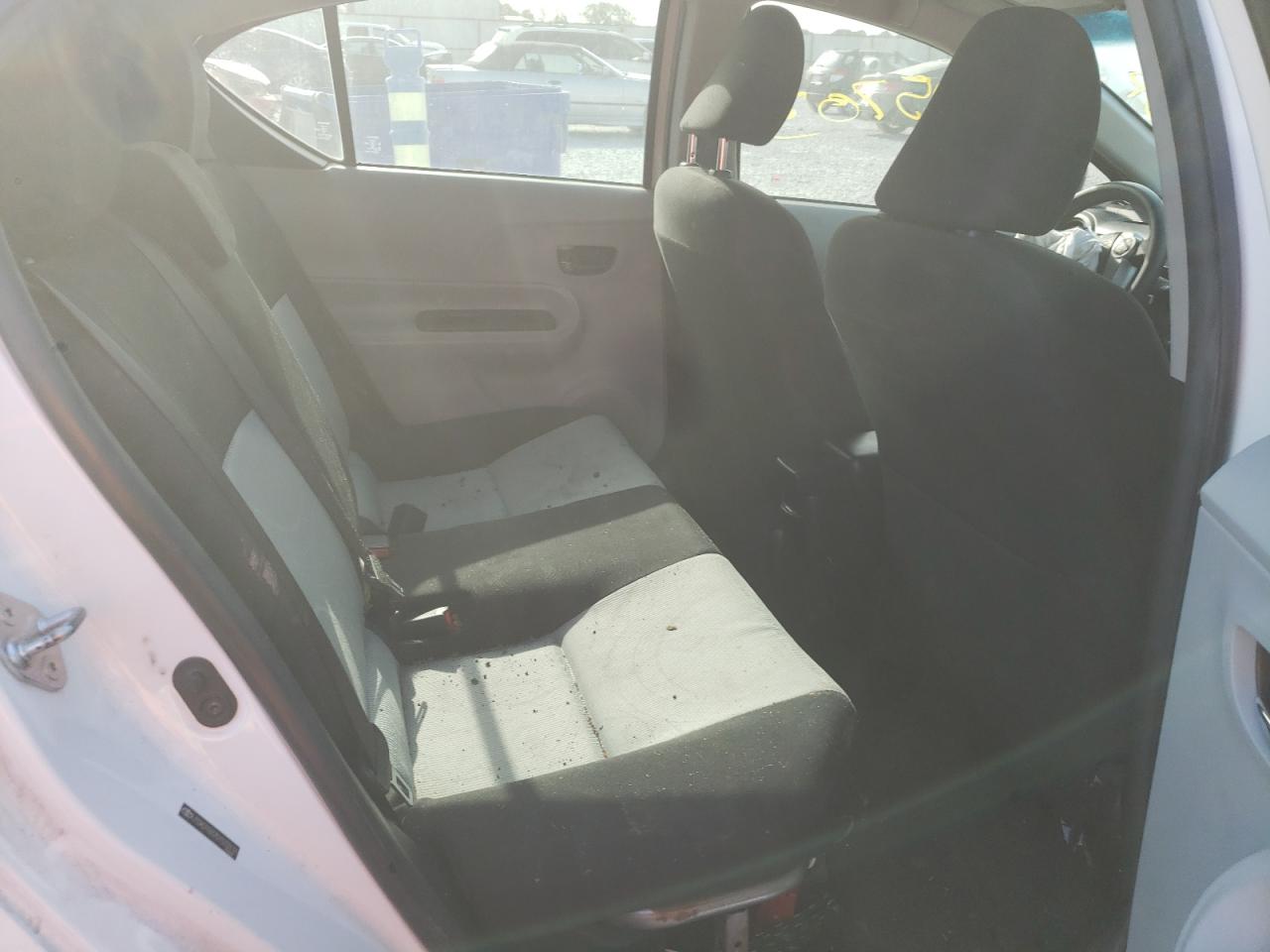 Photo 6 from auction – 2013 TOYOTA PRIUS C with VIN JTDKDTB37D1533131