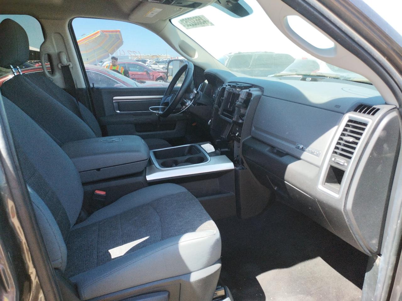 Zdjęcie 5 z aukcji – 2018 RAM 1500 SLT z VIN 3C6RR6LT9JG151655