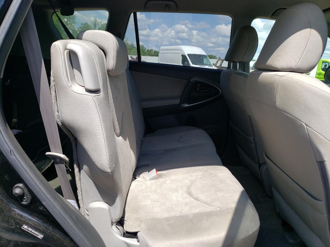 Photo 6 from auction – 2010 TOYOTA RAV4 with VIN JTMBF4DV6A5019208