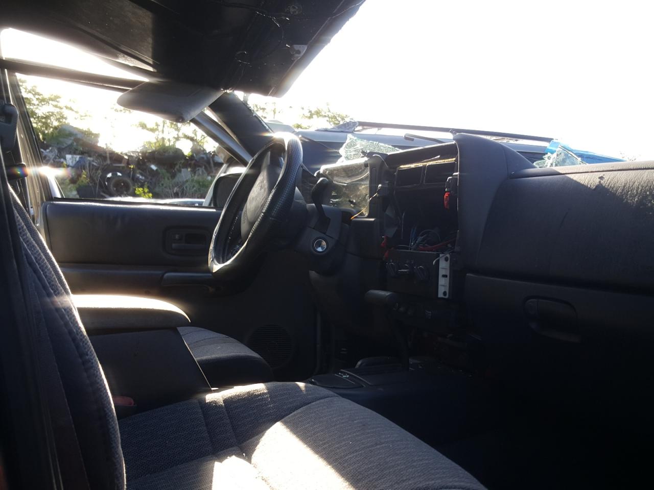 Photo 5 from auction – 2000 JEEP CHEROKEE S with VIN 1J4FF48S2YL167180