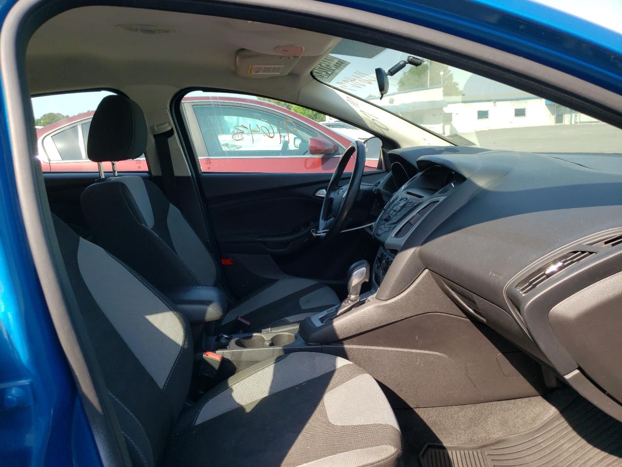 Photo 5 from auction – 2014 FORD FOCUS SE with VIN 1FADP3K22EL126823