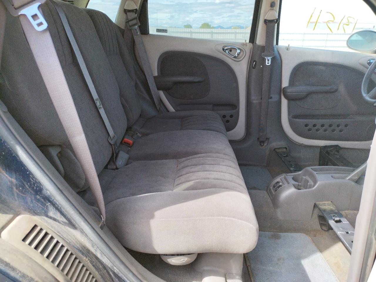 Photo 6 from auction – 2001 CHRYSLER PT CRUISER with VIN 3C4FY4BB61T283730